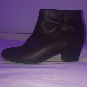 Ankle high heel booties
